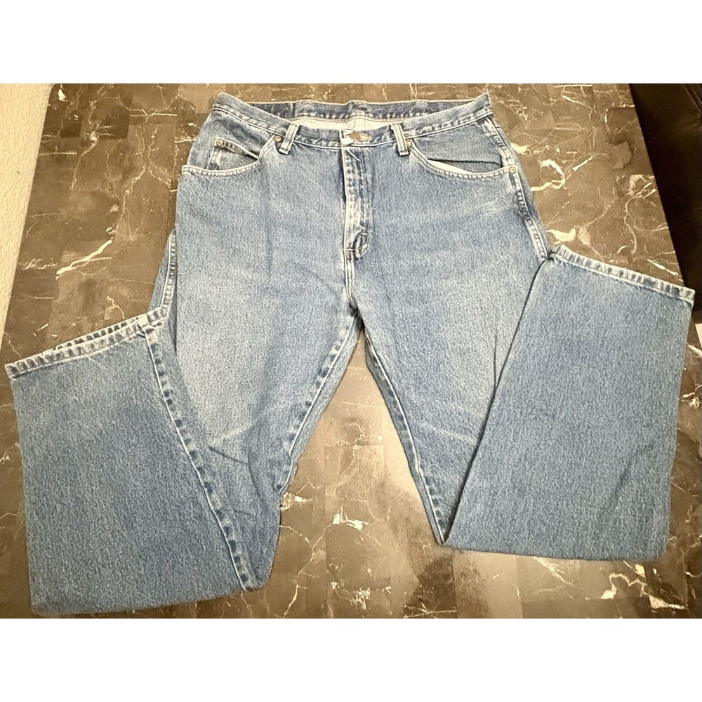 Wrangler Men's Straight Leg Jeans Regular Fit Mid Rise Blue Medium Wash Denim